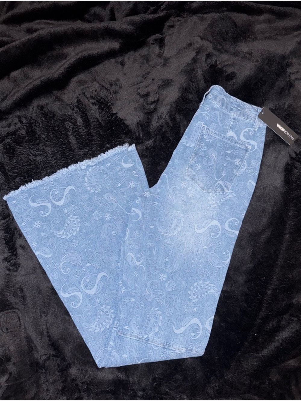 Unique Light Wash High Rise Paisley Print Denim Jeans
